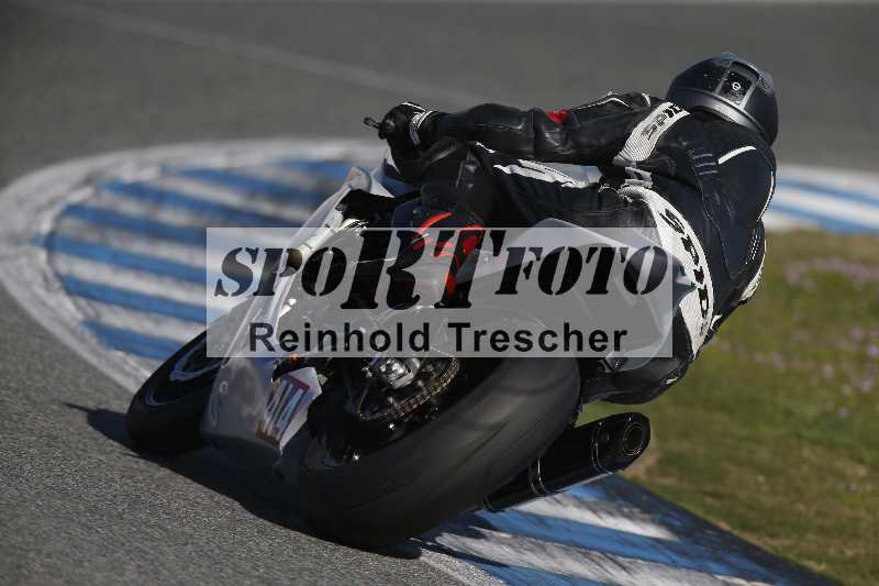 /Archiv-2024/01 26.-28.01.2024 Moto Center Thun Jerez/Gruppe gruen-green/backside